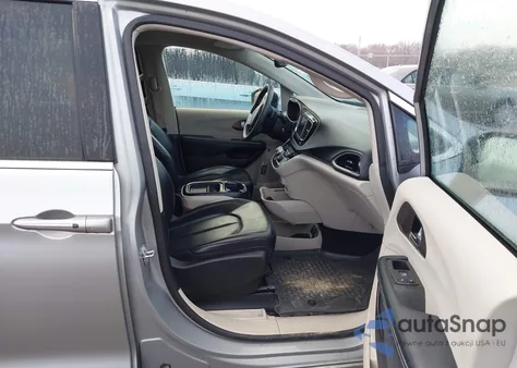 2020 Chrysler Voyager Lxi из США, поврежденный, VIN 2C4RC1DG9LR256918